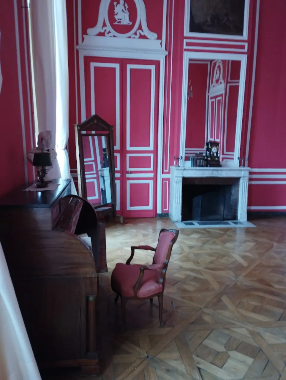nettoyage des chambres du chateau de villers bocage chambre rouge