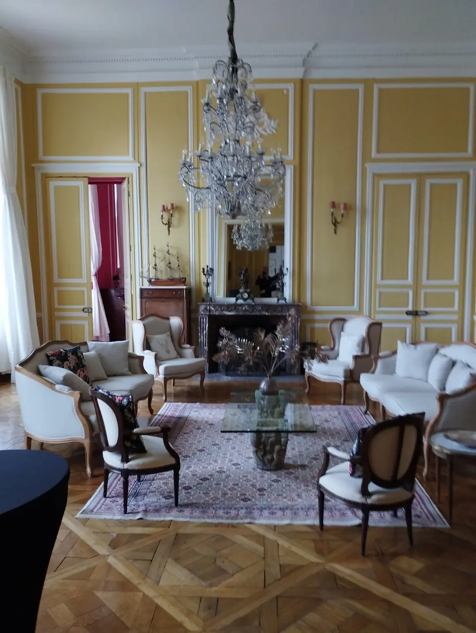 nettoyage des chambres du chateau de villers bocage salon jaune