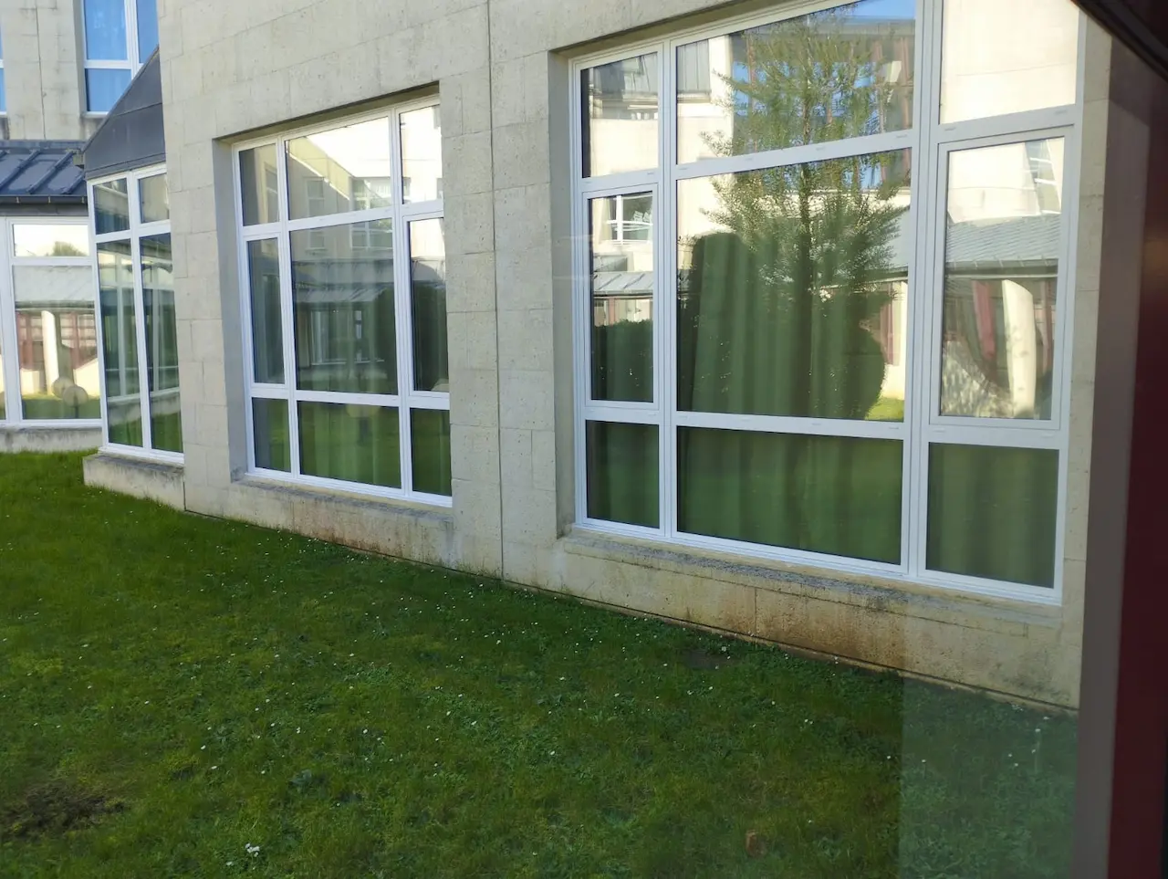 nettoyage des vitres lycee charles de gaule a caen vitres rez de chaussee exterieur