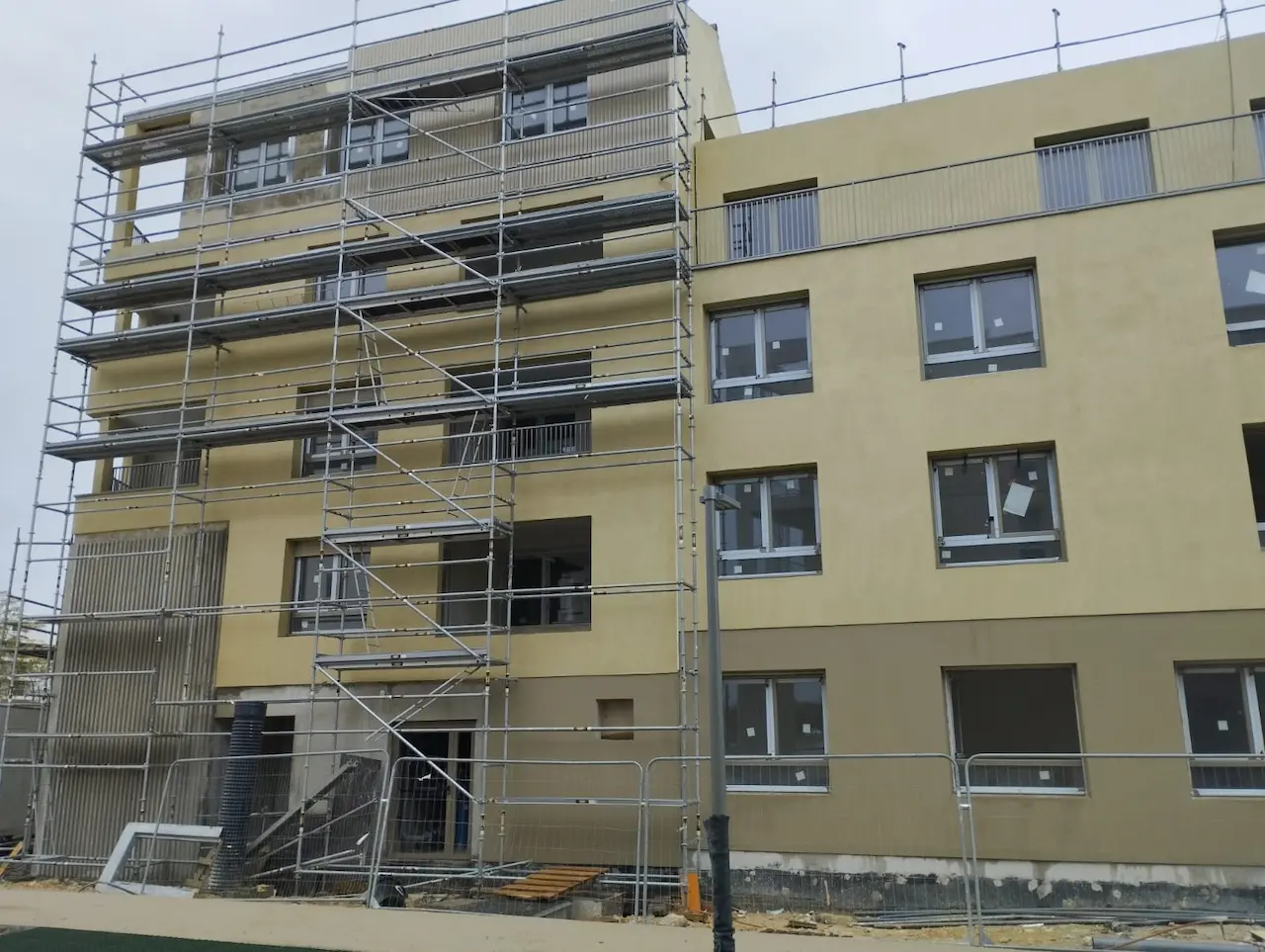 nettoyage fin de chantier et entretien courant des parties communes a fleury sur orne exterieur 2