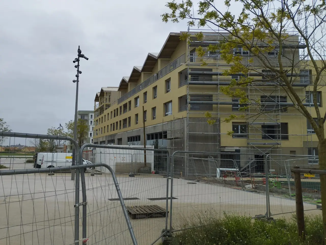 nettoyage fin de chantier et entretien courant des parties communes a fleury sur orne exterieur 4
