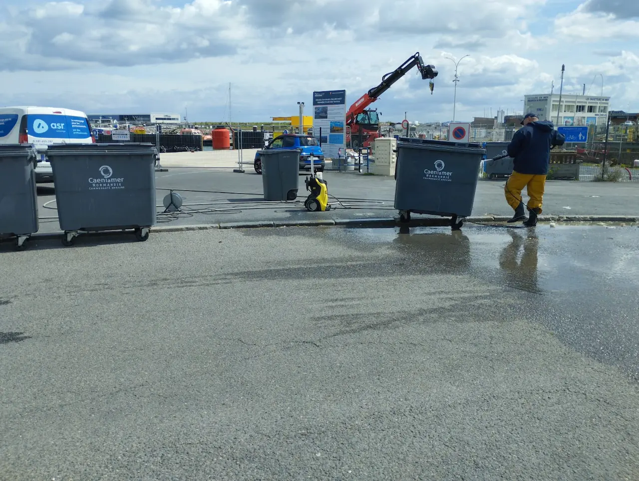 Entretien des surfaces du hall au poisson à Ouistreham par PROCLEAN STJ