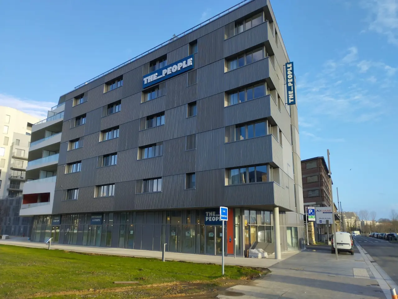 nettoyage interieur exterieur et vitres restaurant a caen presqu il the people batiment entier exterieur 2