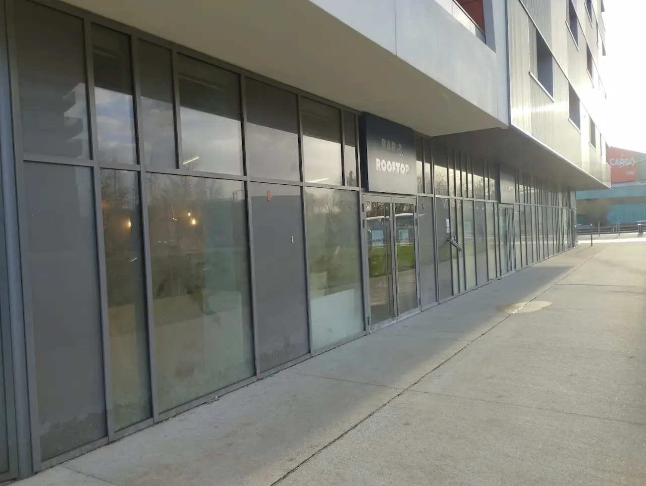 nettoyage interieur exterieur et vitres restaurant a caen presqu il the people facade exterieur
