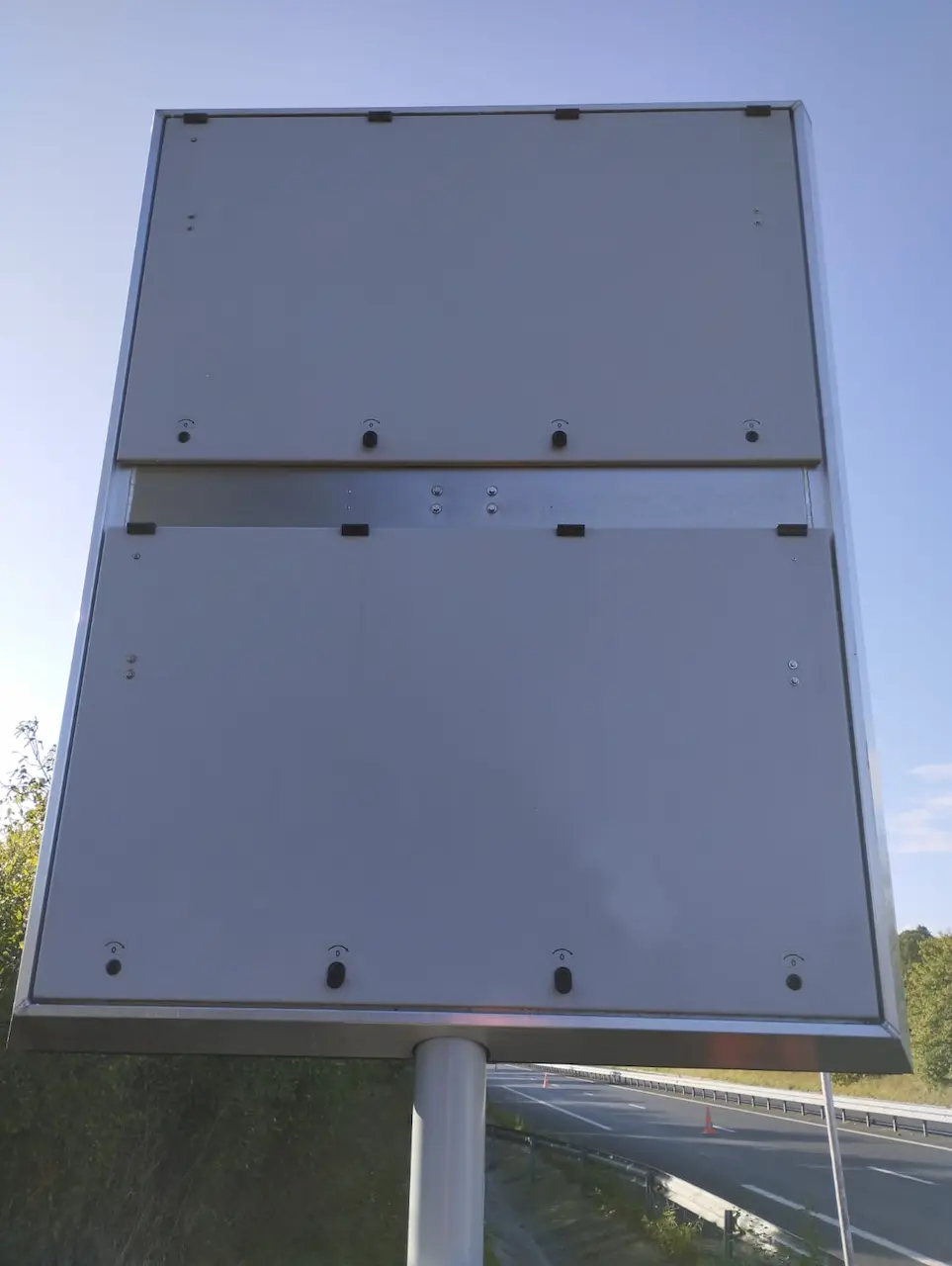 nettoyage panneaux d autoroute a falaise 2