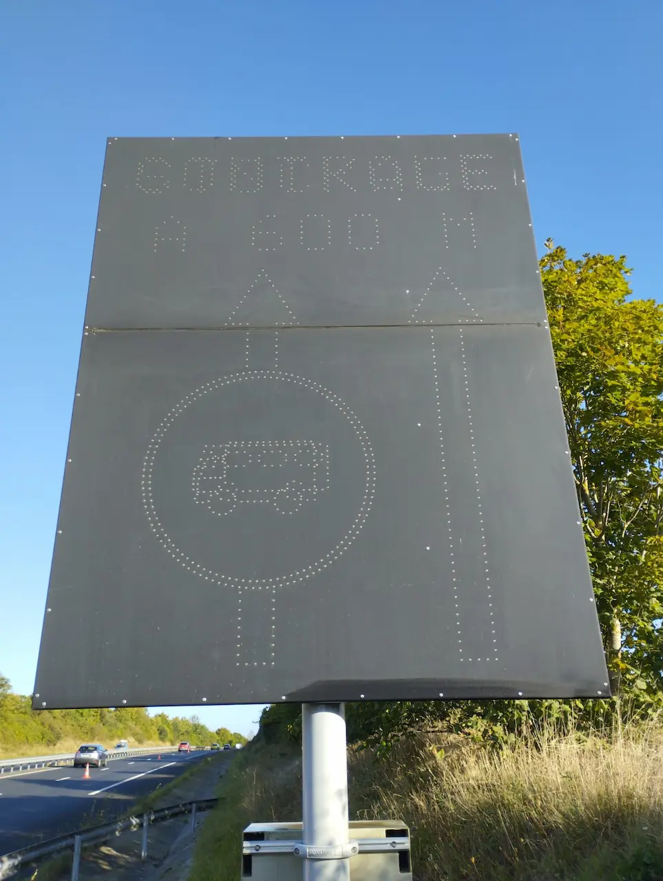 nettoyage panneaux d autoroute a falaise 3
