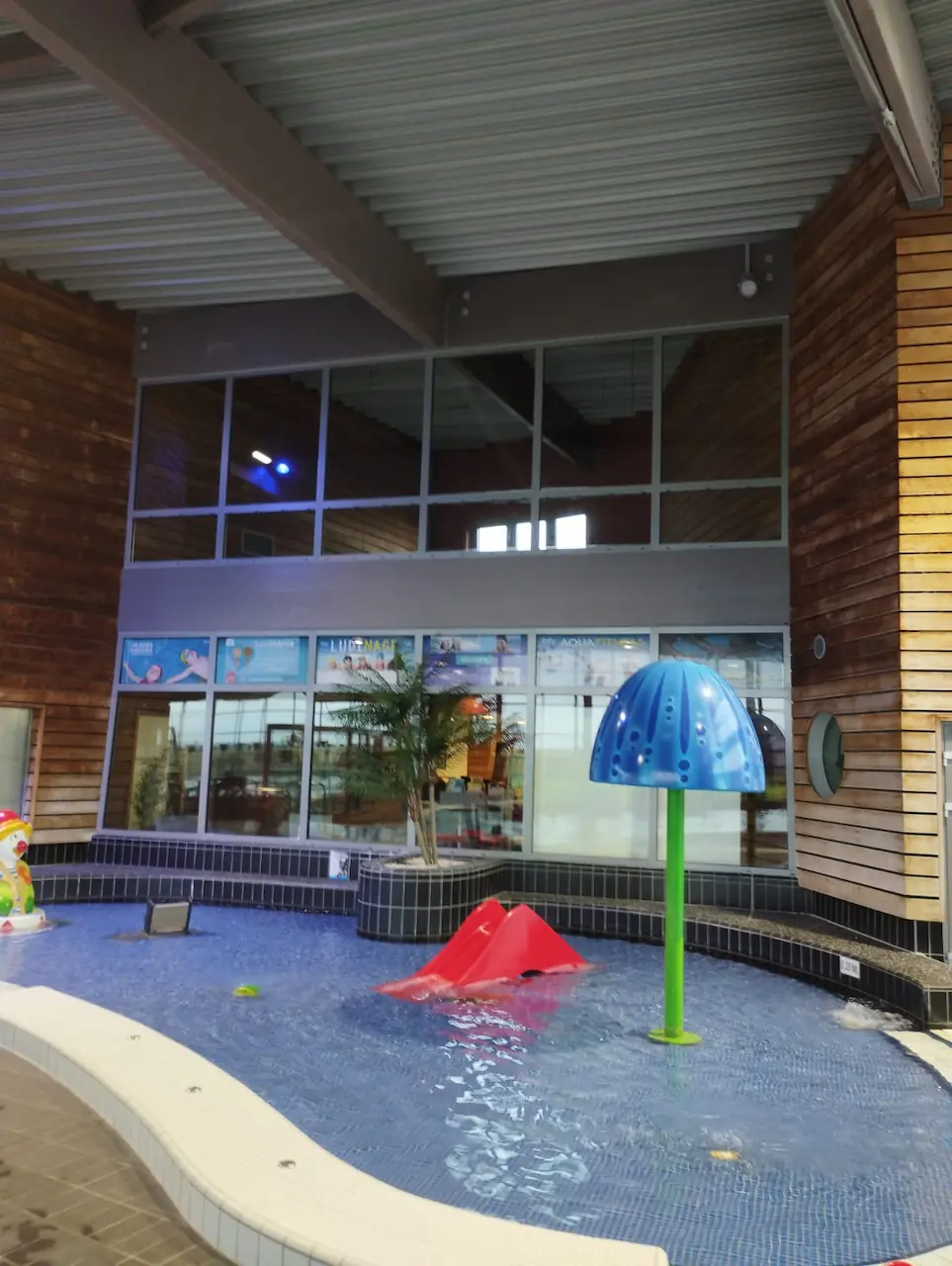 nettoyage piscine a saint pierre en auge hall d accueil