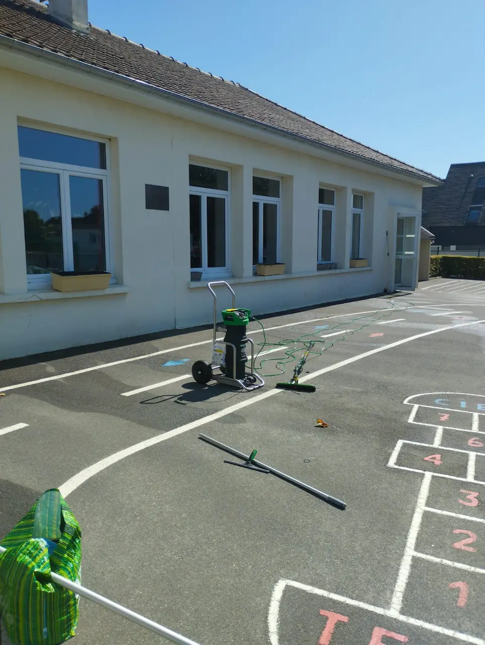 nettoyage vitres ecole may sur orne calvados exterieur 2